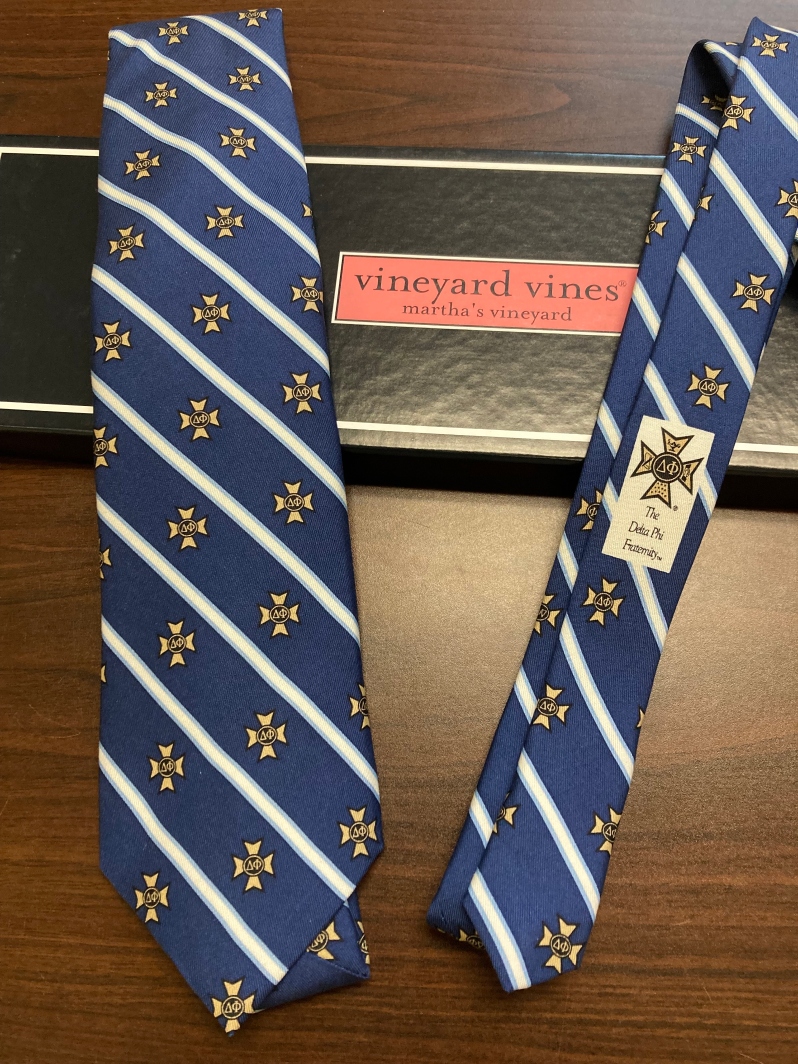 Product Description: Beautiful 100% silk tie by Vineyard Vines.</br></br>Domestic Shipping included.</br></br>Contact Delta Phi National if you wish to ship internationally.</br> Vinyard Vines Neck Tie